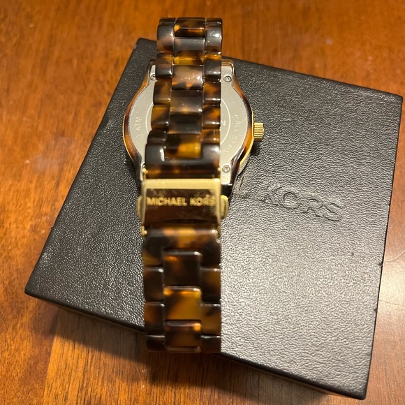 Michael Kors Women’s Ritz MK5038 Brown Quartz Watch - Picture 4 of 6